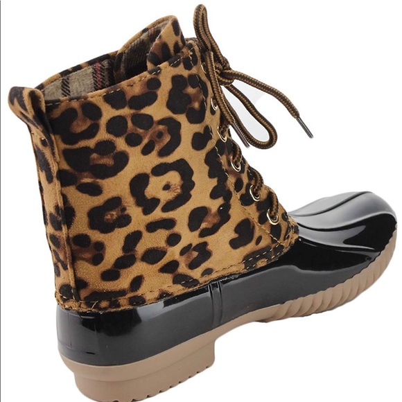 🎉HP🎉NEW DUCK BOOTS 🎊IN LEOPARD AND BLACK - Picture 8 of 8